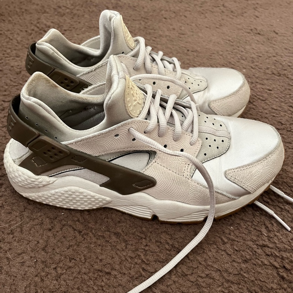 Nike Huarache size 9.5